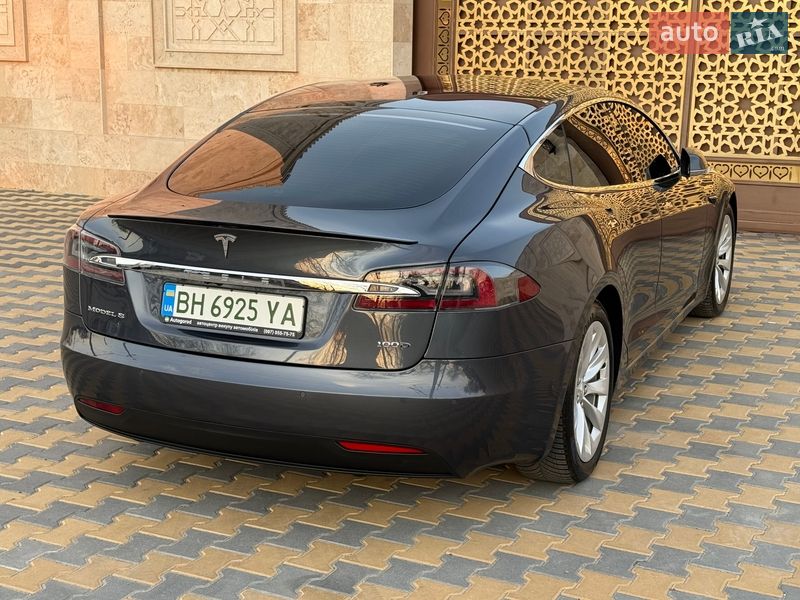 Ліфтбек Tesla Model S 2017 в Одесі