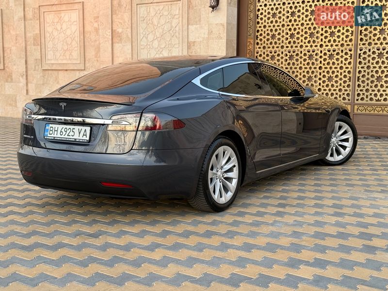 Ліфтбек Tesla Model S 2017 в Одесі