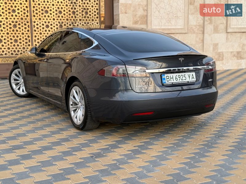 Ліфтбек Tesla Model S 2017 в Одесі