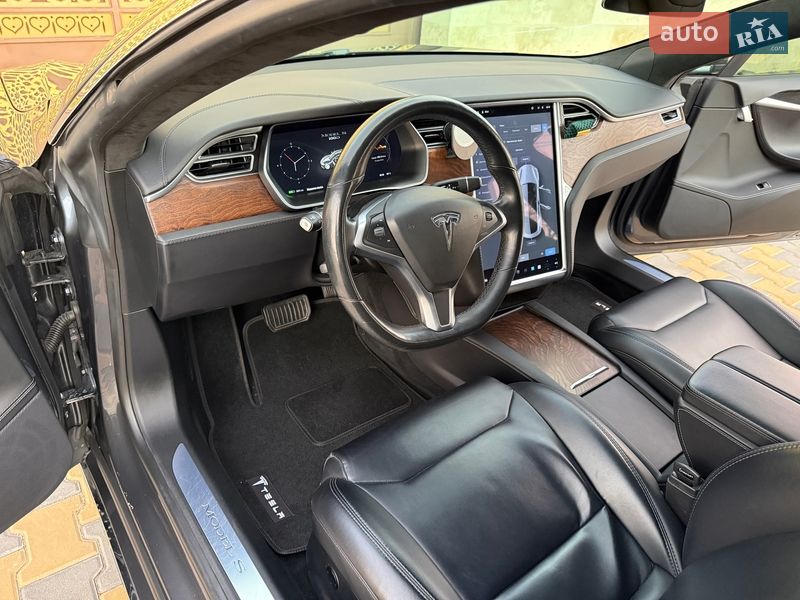 Ліфтбек Tesla Model S 2017 в Одесі