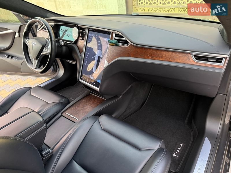 Ліфтбек Tesla Model S 2017 в Одесі