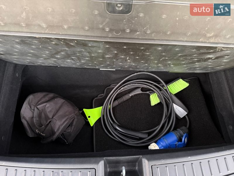 Ліфтбек Tesla Model S 2017 в Одесі