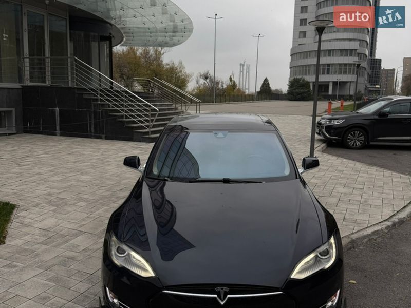 Ліфтбек Tesla Model S 2014 в Києві