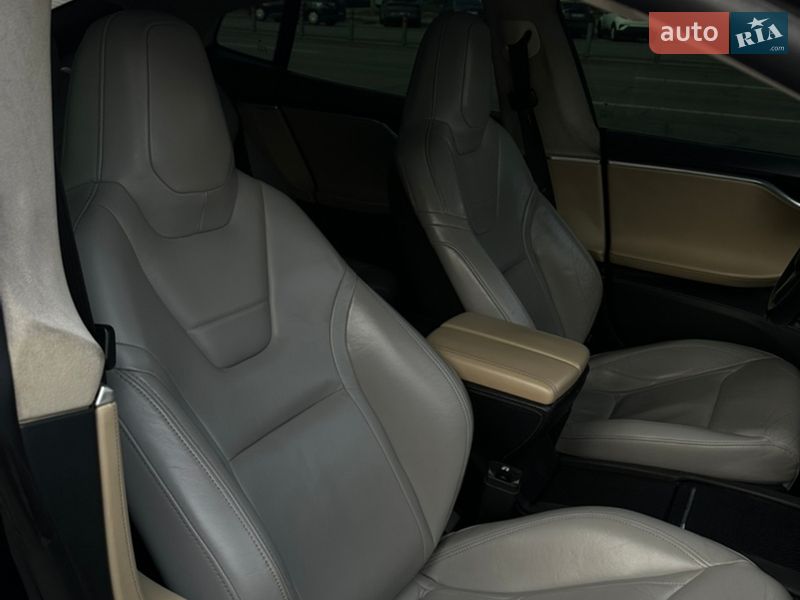 Ліфтбек Tesla Model S 2014 в Києві