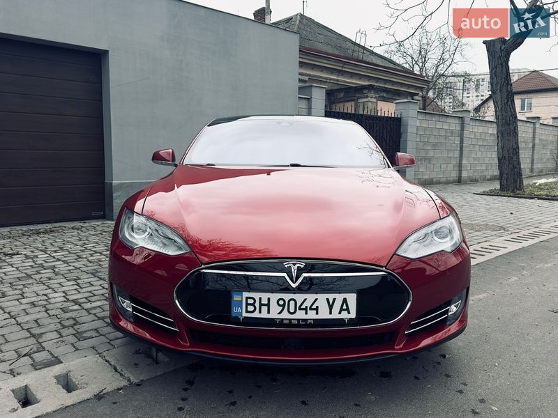 Ліфтбек Tesla Model S 2015 в Одесі