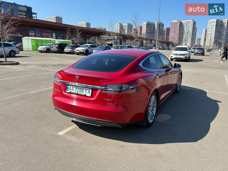 Ліфтбек Tesla Model S 2015 в Києві фото 6 Ліфтбек Tesla Model S 2015 в Києві