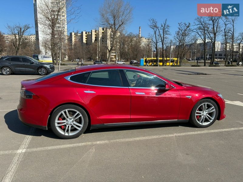 Ліфтбек Tesla Model S 2015 в Києві фото 8 Ліфтбек Tesla Model S 2015 в Києві