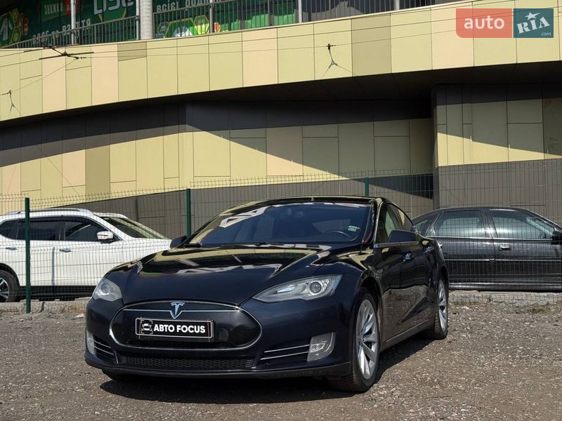 Лифтбек Tesla Model S 2014 в Киеве