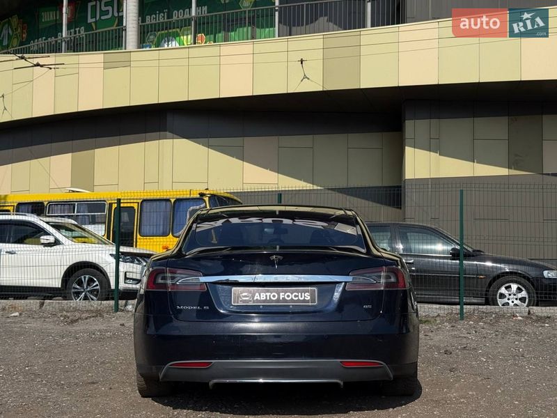 Лифтбек Tesla Model S 2014 в Киеве