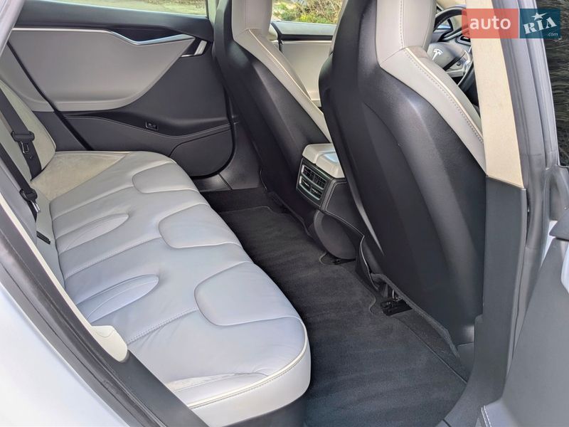 Лифтбек Tesla Model S 2014 в Луцке фото 27 Лифтбек Tesla Model S 2014 в Луцке