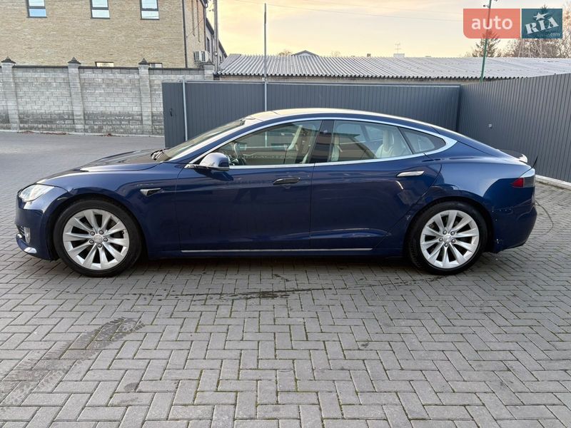 Лифтбек Tesla Model S 2018 в Ровно