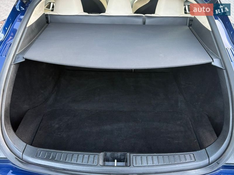Лифтбек Tesla Model S 2018 в Ровно