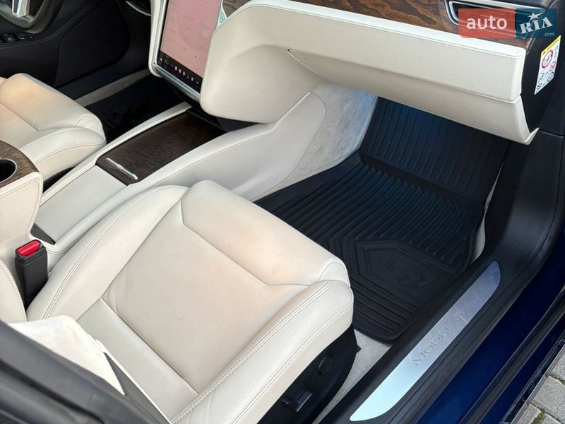 Лифтбек Tesla Model S 2018 в Ровно