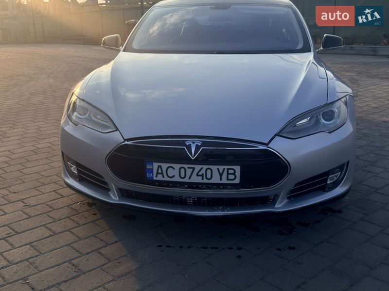 Tesla Model S 2012