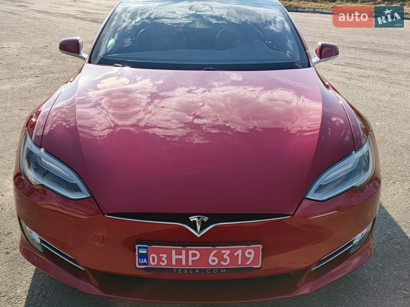 Лифтбек Tesla Model S 2017 в Киеве