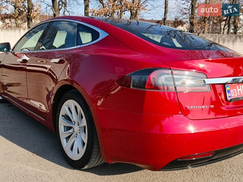 Лифтбек Tesla Model S 2017 в Киеве