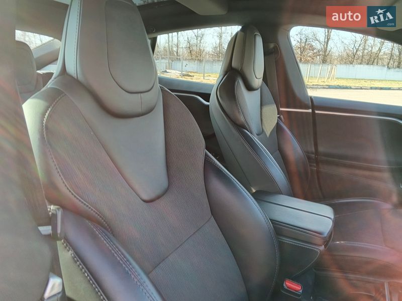 Лифтбек Tesla Model S 2017 в Киеве