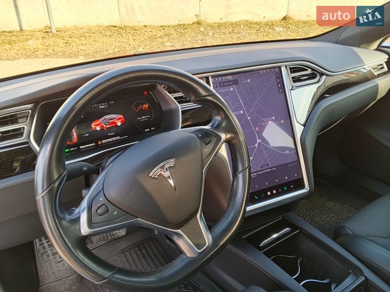 Лифтбек Tesla Model S 2017 в Киеве