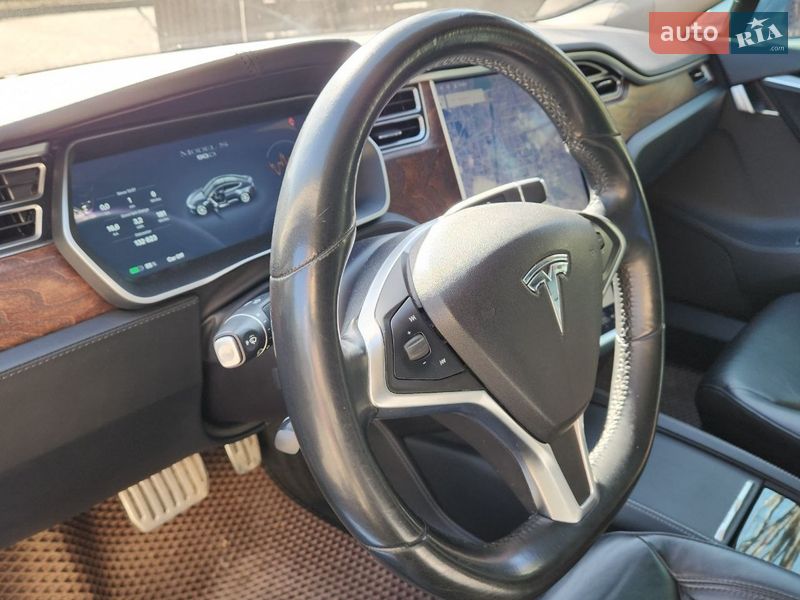 Лифтбек Tesla Model S 2016 в Киеве фото 9 Лифтбек Tesla Model S 2016 в Киеве