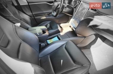 Лифтбек Tesla Model S 2016 в Киеве