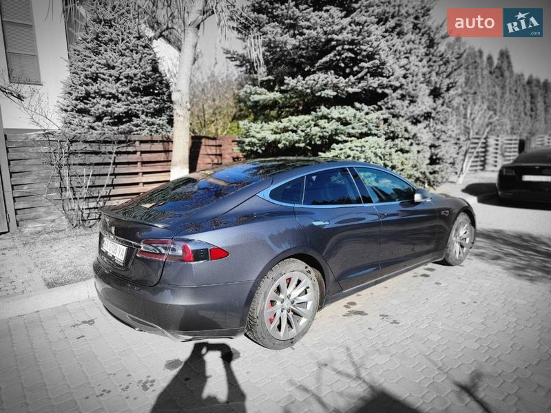 Лифтбек Tesla Model S 2016 в Киеве фото 23 Лифтбек Tesla Model S 2016 в Киеве