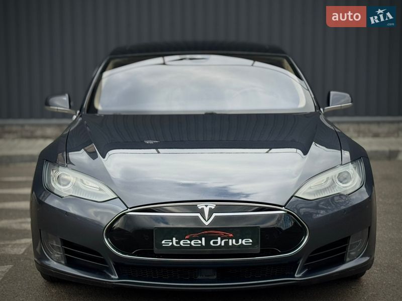 Ліфтбек Tesla Model S 2015 в Миколаєві