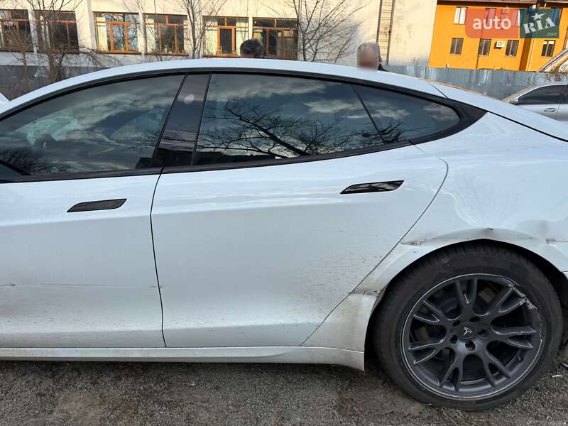 Лифтбек Tesla Model S 2022 в Житомире