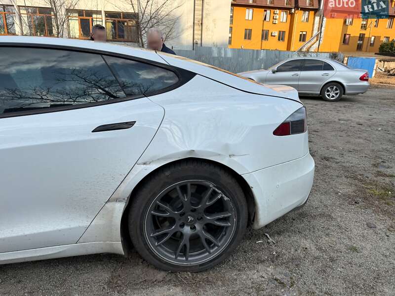 Лифтбек Tesla Model S 2022 в Житомире