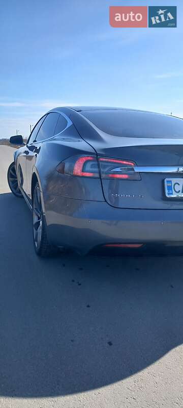 Лифтбек Tesla Model S 2014 в Умани