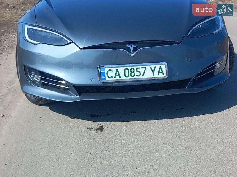 Лифтбек Tesla Model S 2014 в Умани