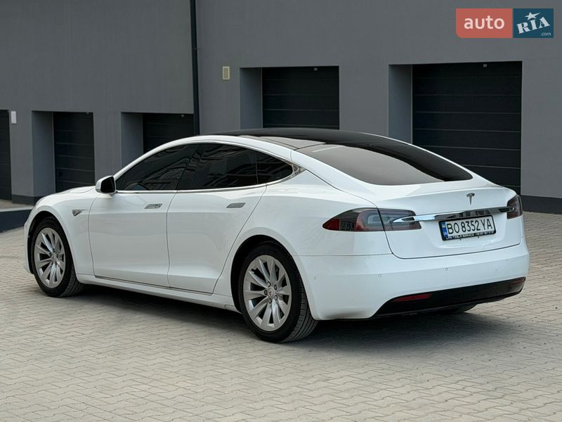Лифтбек Tesla Model S 2016 в Тернополе