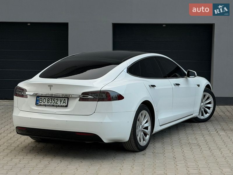 Лифтбек Tesla Model S 2016 в Тернополе