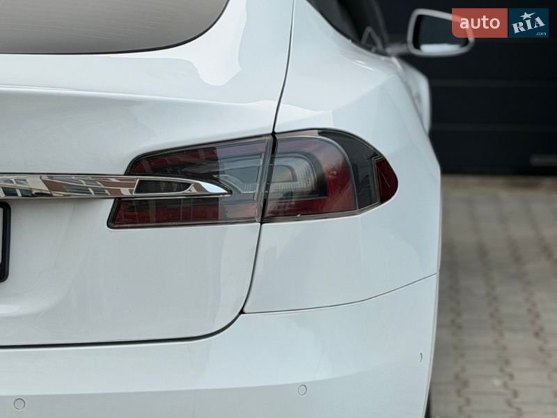 Лифтбек Tesla Model S 2016 в Тернополе