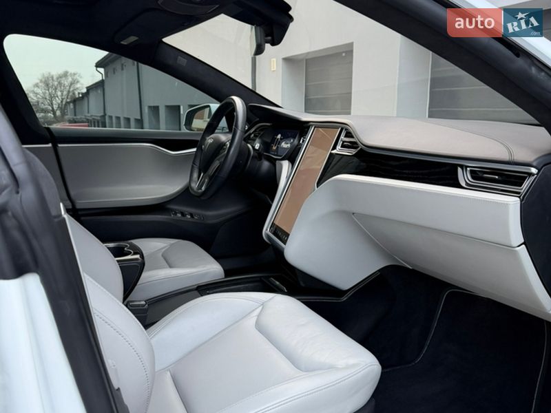 Лифтбек Tesla Model S 2016 в Тернополе