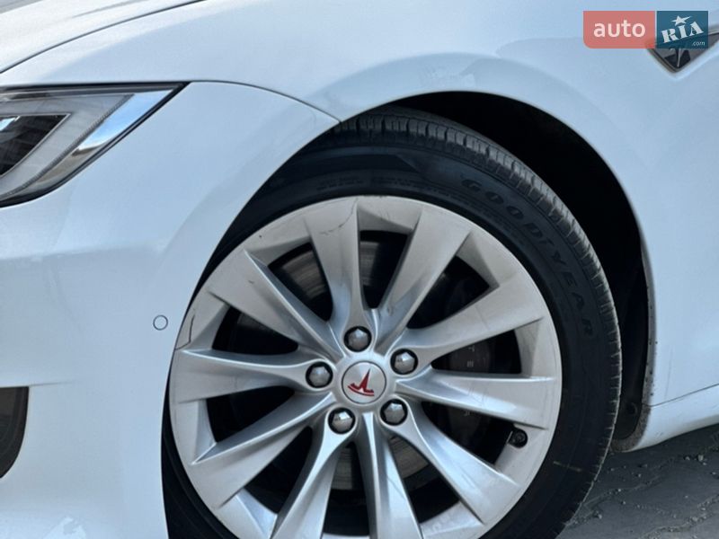 Лифтбек Tesla Model S 2016 в Тернополе
