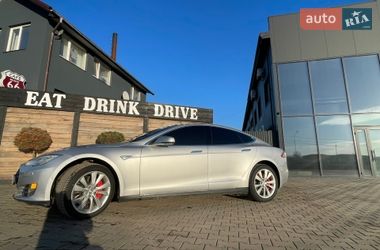 Лифтбек Tesla Model S 2015 в Луцке