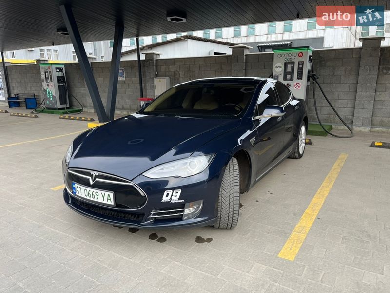 Лифтбек Tesla Model S 2012 в Ивано-Франковске фото Лифтбек Tesla Model S 2012 в Ивано-Франковске