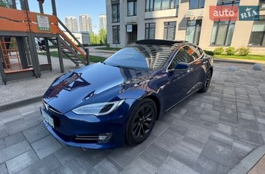Ліфтбек Tesla Model S 2016 в Києві