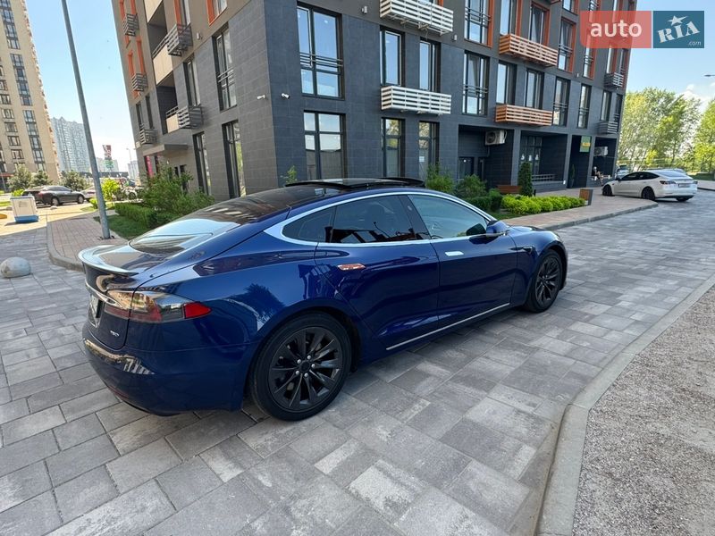 Лифтбек Tesla Model S 2016 в Киеве