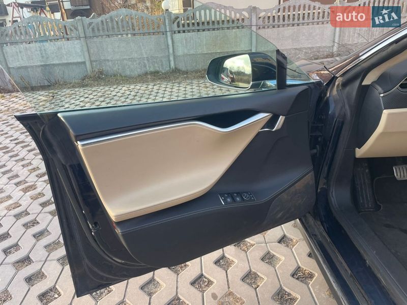 Лифтбек Tesla Model S 2014 в Киеве фото 12 Лифтбек Tesla Model S 2014 в Киеве