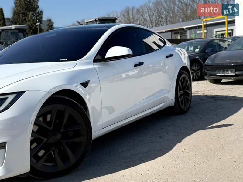 Лифтбек Tesla Model S 2022 в Виннице