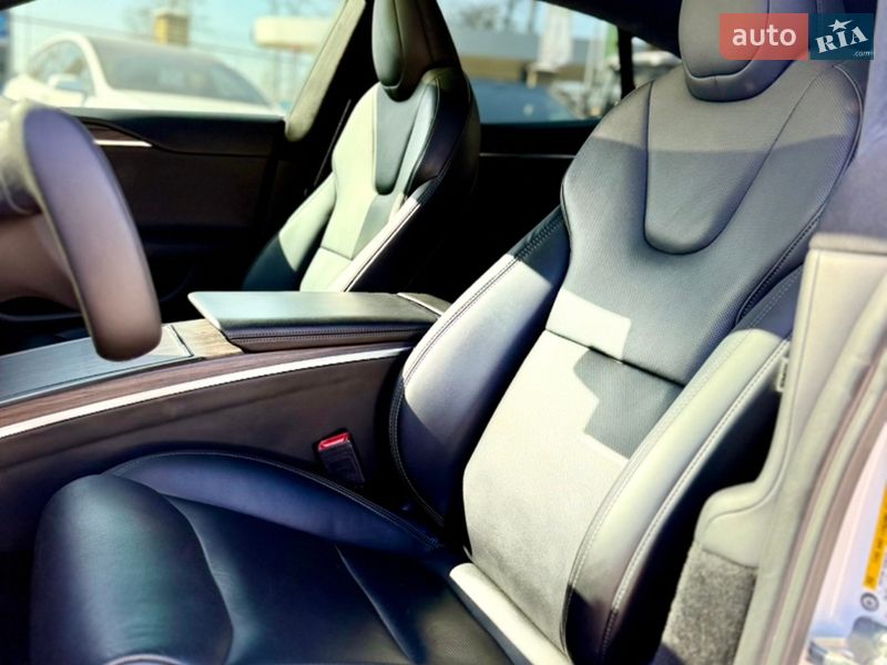 Лифтбек Tesla Model S 2022 в Виннице