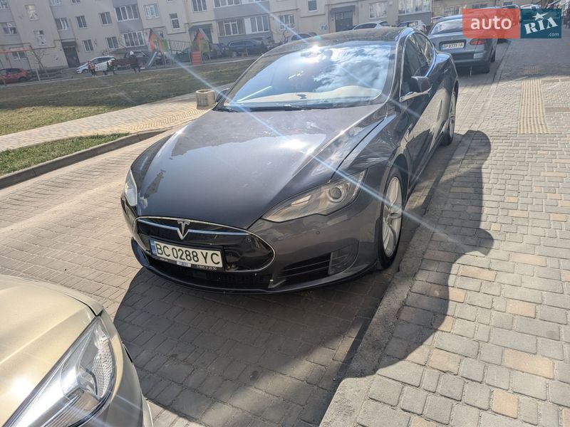 Лифтбек Tesla Model S 2015 в Львове фото 6 Лифтбек Tesla Model S 2015 в Львове