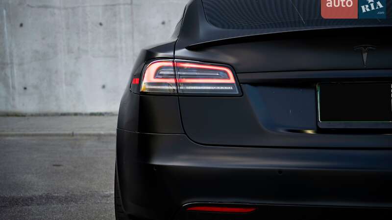 Лифтбек Tesla Model S 2021 в Киеве