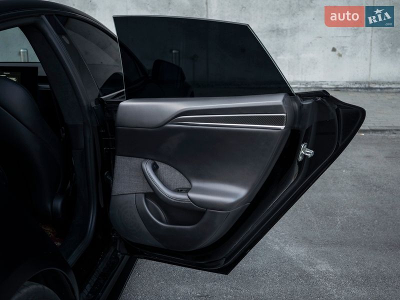 Лифтбек Tesla Model S 2021 в Киеве