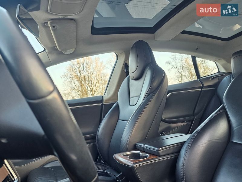 Лифтбек Tesla Model S 2017 в Киеве