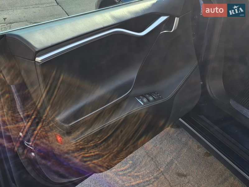 Лифтбек Tesla Model S 2017 в Киеве