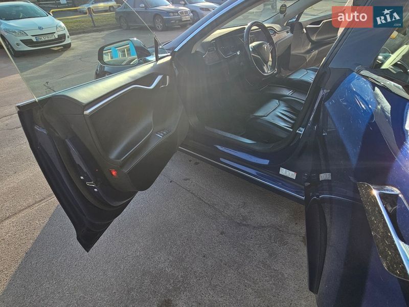 Лифтбек Tesla Model S 2017 в Киеве