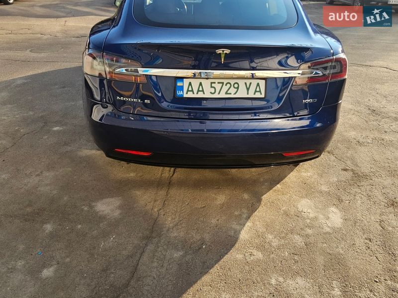 Лифтбек Tesla Model S 2017 в Киеве