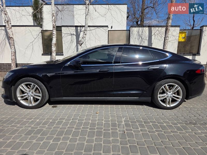 Лифтбек Tesla Model S 2015 в Киеве фото 5 Лифтбек Tesla Model S 2015 в Киеве